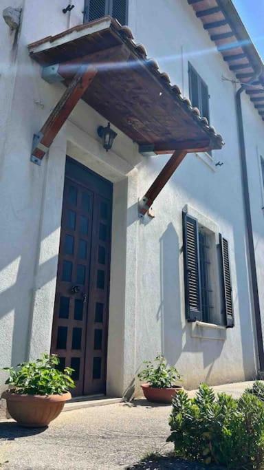 Fresco E Colorato Appartamentino In Narni Scalo Екстер'єр фото