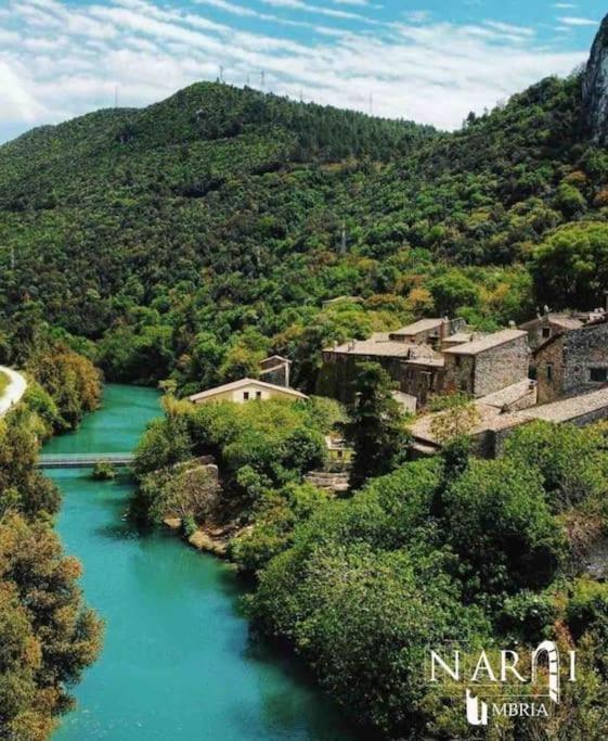 Fresco E Colorato Appartamentino In Narni Scalo Екстер'єр фото
